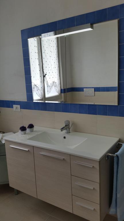 Apartment Iseo Lake Sale Marasino Room photo